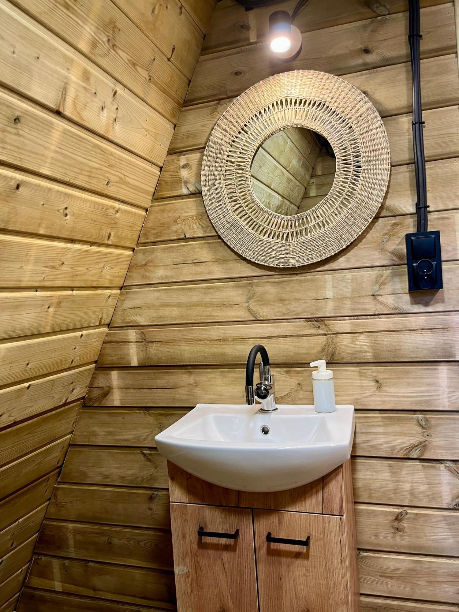 Отель Metropolis Campglamping Сопот Экстерьер фото